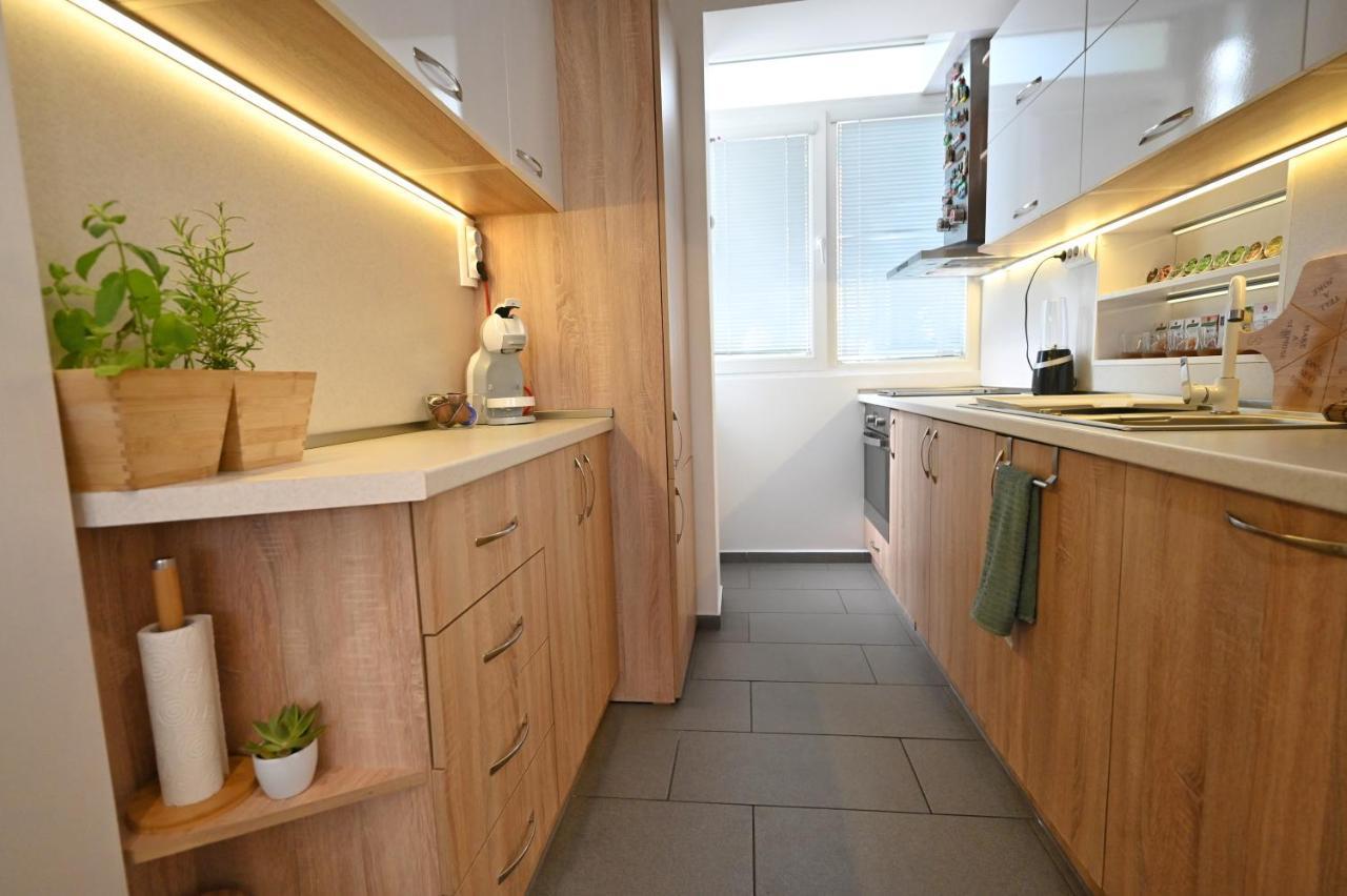 Modern Central 2-Bedroom Apartment With Parking Varna Exterior foto